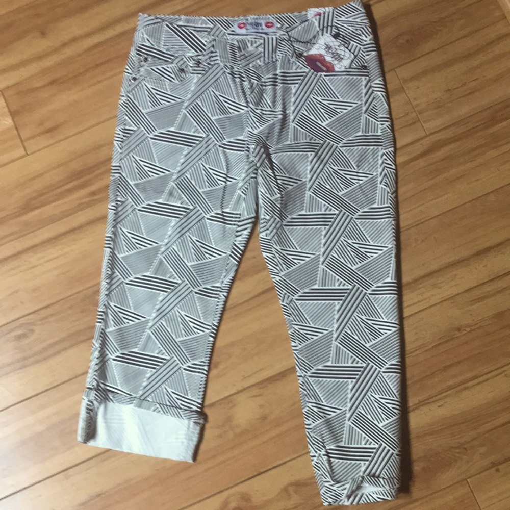 What about me brand new crop pants size 5/6